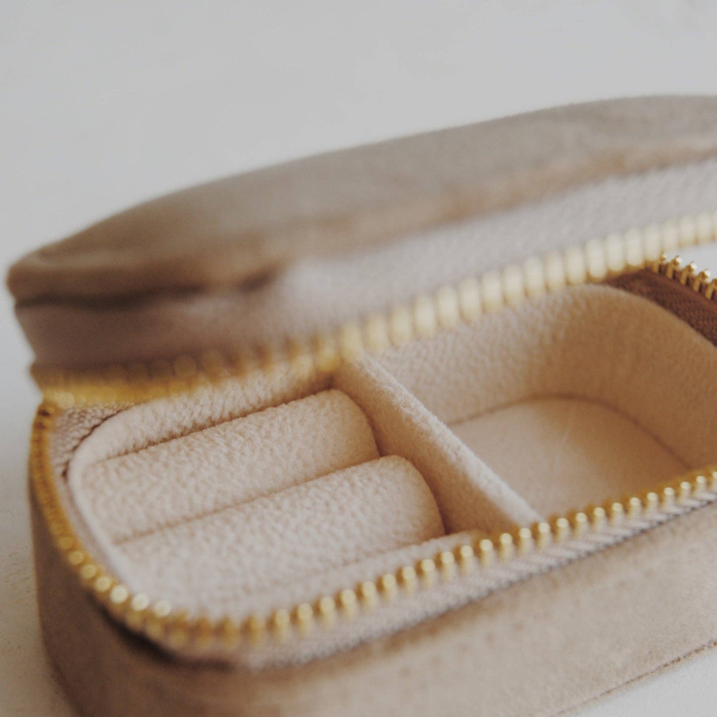 Velvet Travel Jewelry Box in Nudie