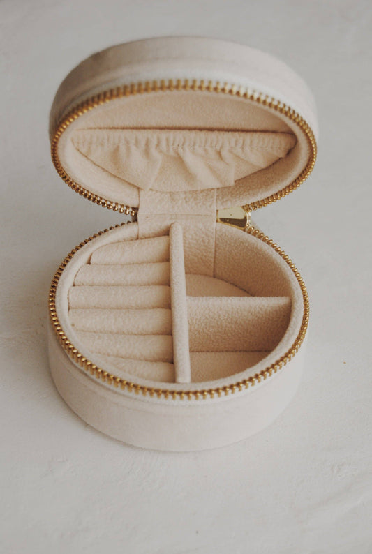 Circular Travel Jewelry Box in Baby’s Breath
