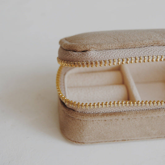Velvet Travel Jewelry Box in Nudie