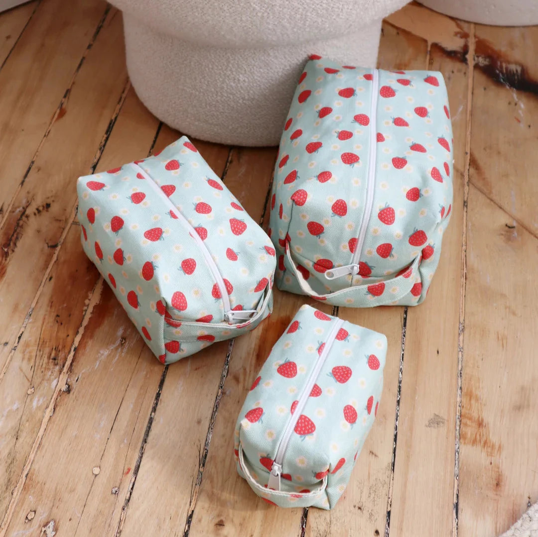 Strawberry Daisies Make-up Bags