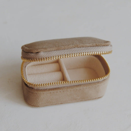 Velvet Travel Jewelry Box in Nudie