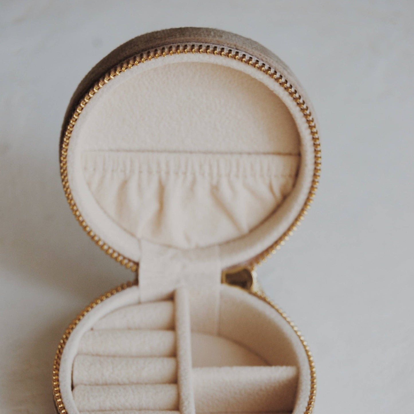 Circular Travel Jewelry Box in Nudie