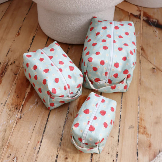 Strawberry Daisies Make-up Bags