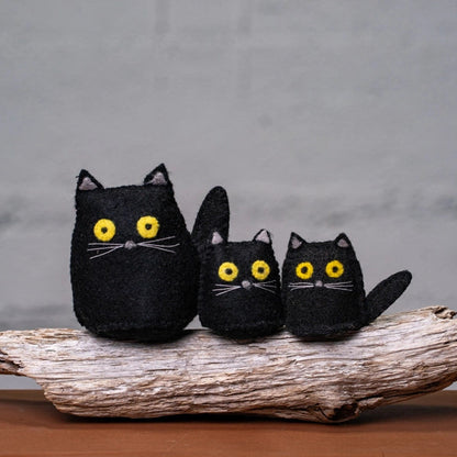 Maud Lewis 3 Black Cat Sewing Kit