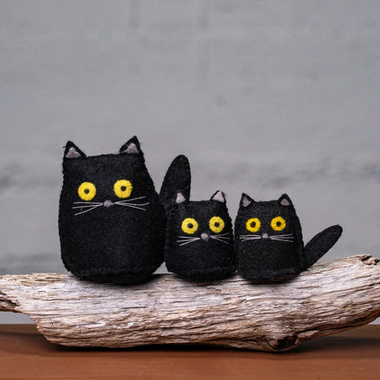 Maud Lewis 3 Black Cat Sewing Kit