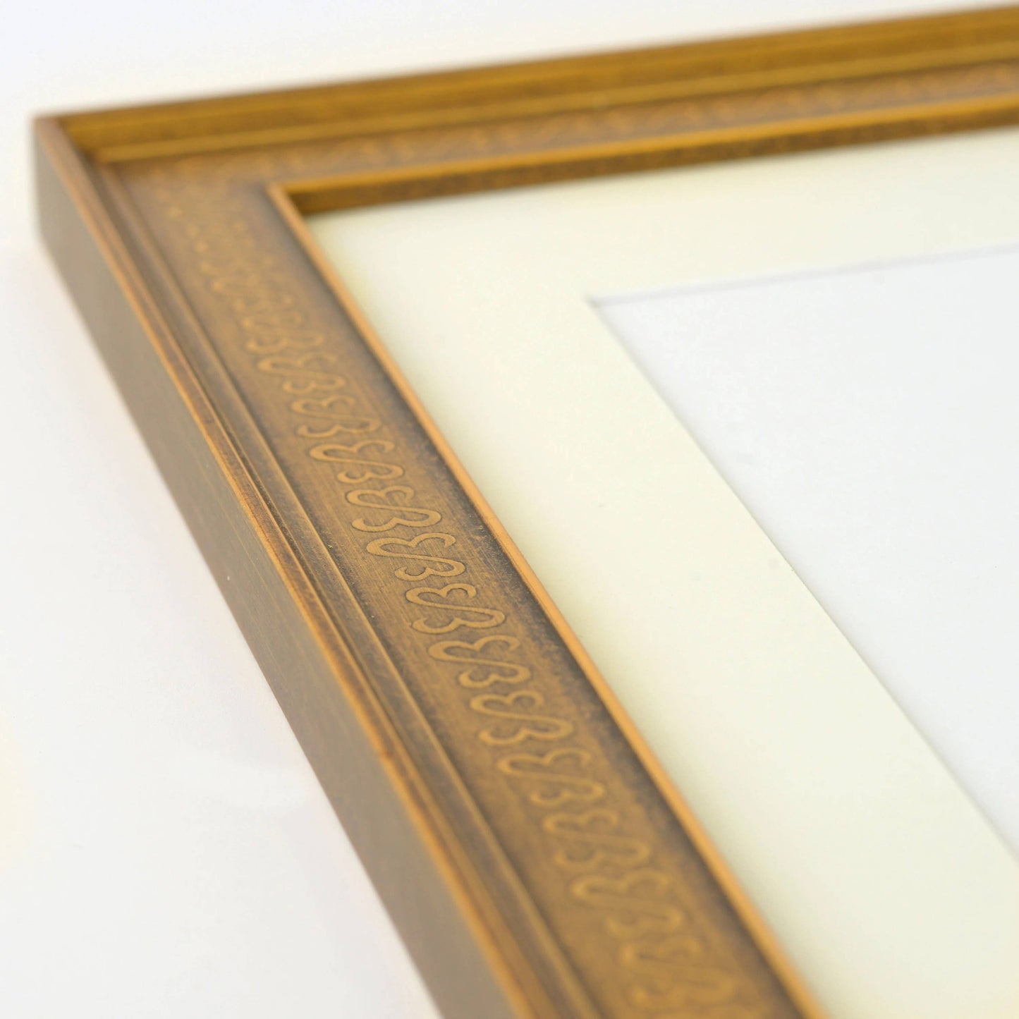 Gold Vintage Heart-Patterned Frame