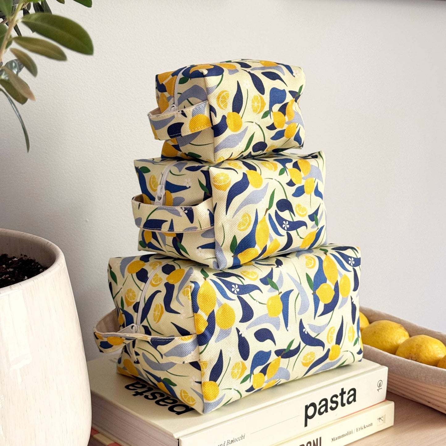 Medium Lemons Toiletry Bag