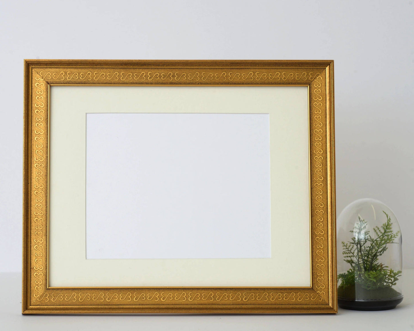 Gold Vintage Heart-Patterned Frame