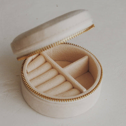 Circular Travel Jewelry Box in Baby’s Breath